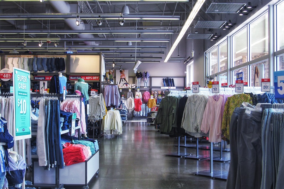 aluminium clothes railing interior shop